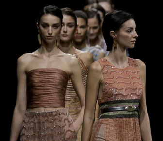 Sfilata di moda con LES CHOSES 