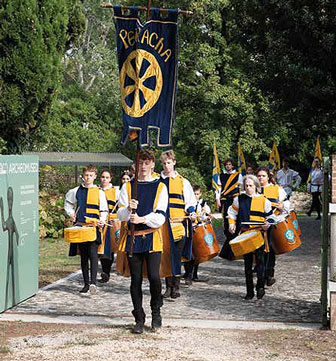 pordenone la giostra dei castelli rievocazione storica costumi medievali tamburi