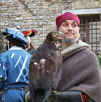 pordenone la giostra dei castelli rievocazione storica costumi medievali uccelli rapaci