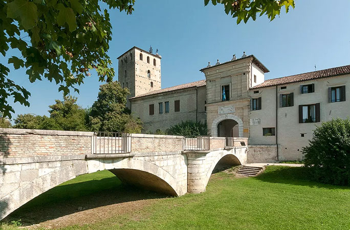 PORTOBUFFOLE' BORGO MEDIEVALE