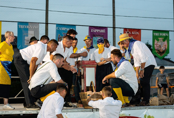 TREVIGNANO PALIO DI TREVIGNANO palio de batar panoce palio delle pannocchie