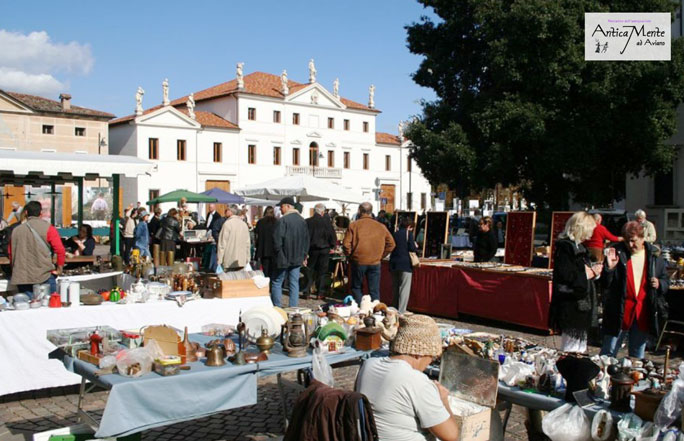 Aviano Mostra Mercato dell'Antiquariato bancarelle
