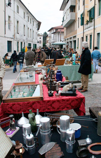 Aviano Mostra Mercato dell'Antiquariato oggetti antichi