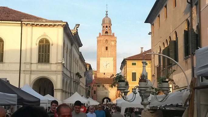 CASTELFRANCO VENETO ARTIGIANATO IN CENTRO MOSTRA MERCATO ARTIGIANATO bancarelle