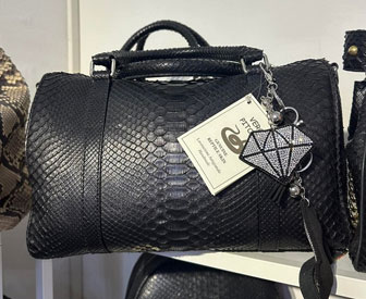 gli ambulanti di forte dei marmi abbigliamento donna borse