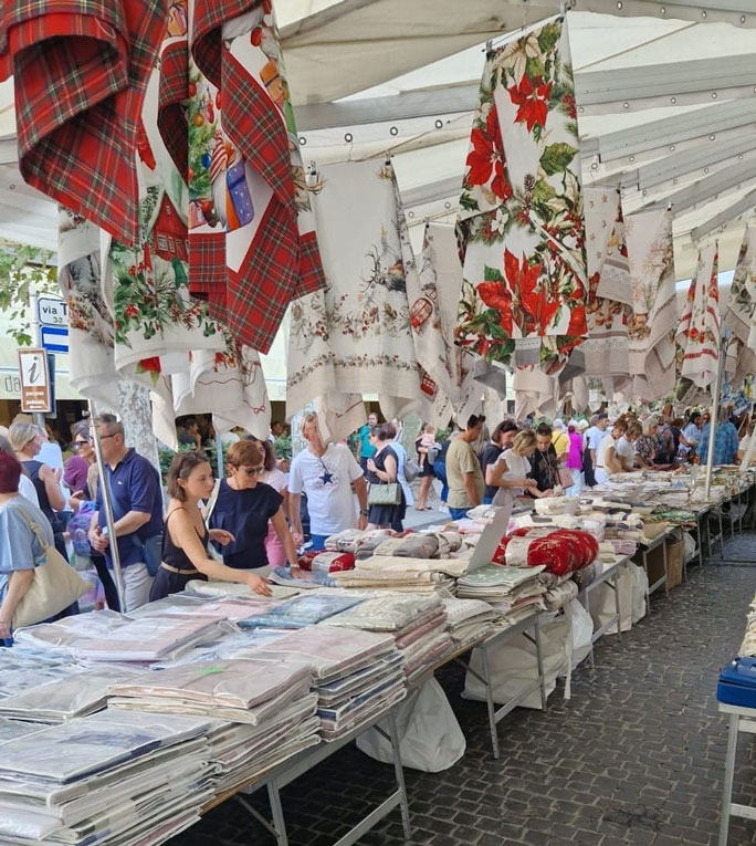 gli ambulanti di forte dei marmi banco arte fiorentina