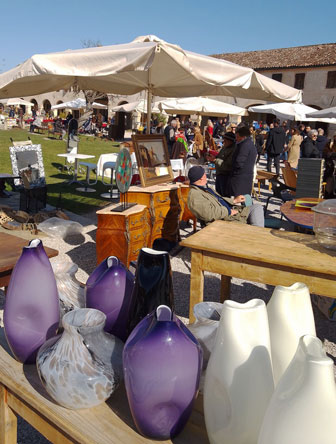 BADOERE MERCATINO DELL'ANTIQUARIATO E COLLEZIONISMO TROVAROBE