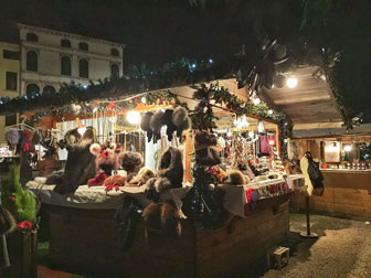 mercatini di natale a castelfranco veneto bancarelle