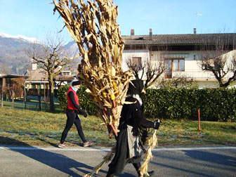 CORSA DELLA BEFANA concorso befana più bella
