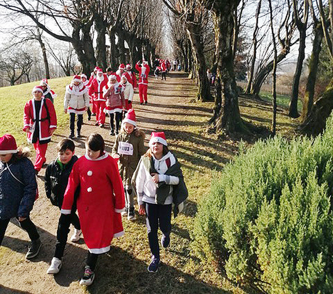 BELLUNO SANTA KLAUS RUNNING CORS PODISTICA corsa dei babbi natale bambini